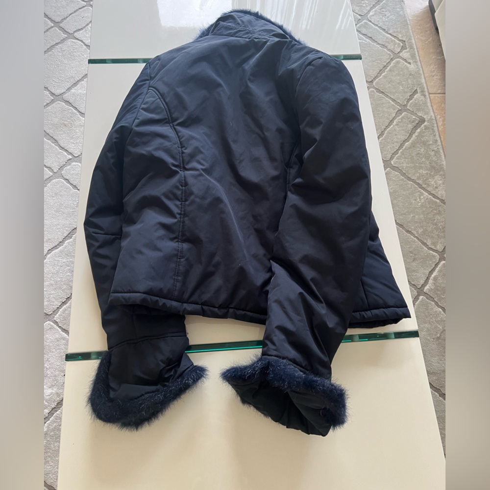 Coat 🧥 - Picture 2 of 3
